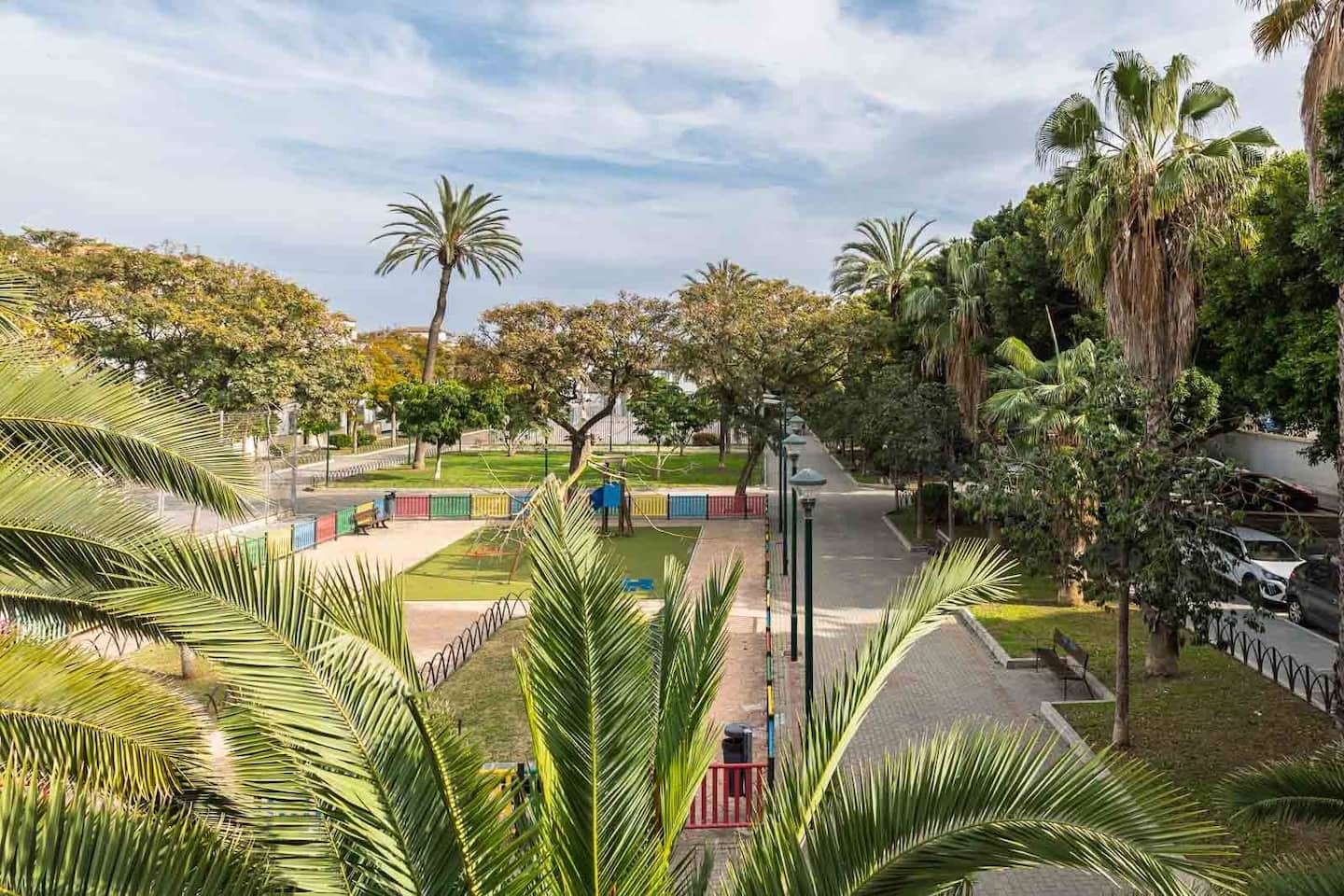 Palmeras y jardines junto al paseo marítimo de Huelin, Málaga